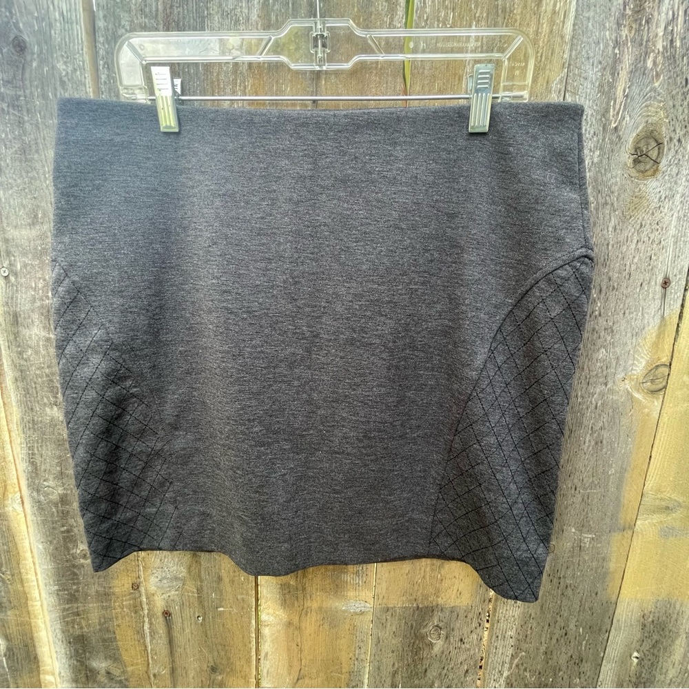 Simply Vera Vera Wang Dark Heather Gray Mini Skirt Sz. L